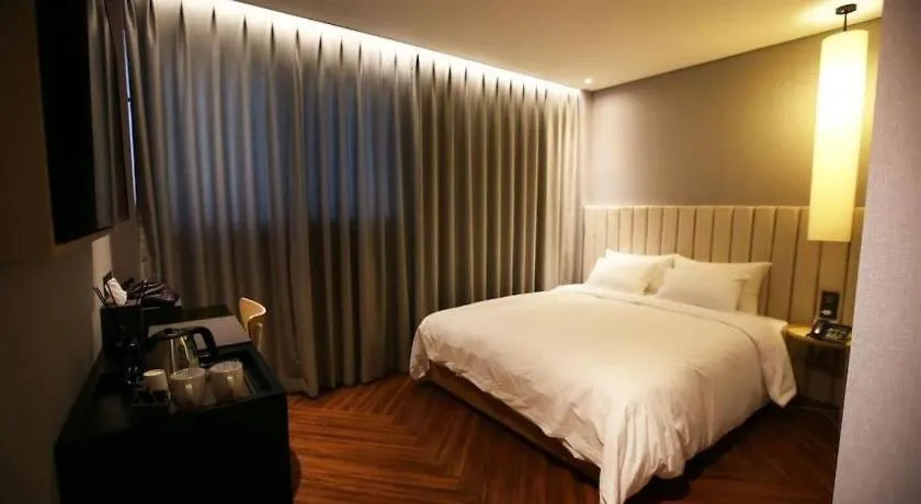 Londoner Hotel Busan 2*,