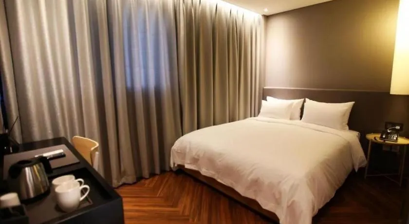 Londoner Hotel Busan Motel