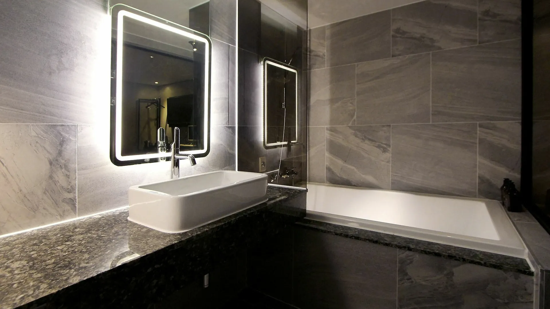 Londoner Hotel Busan Motel