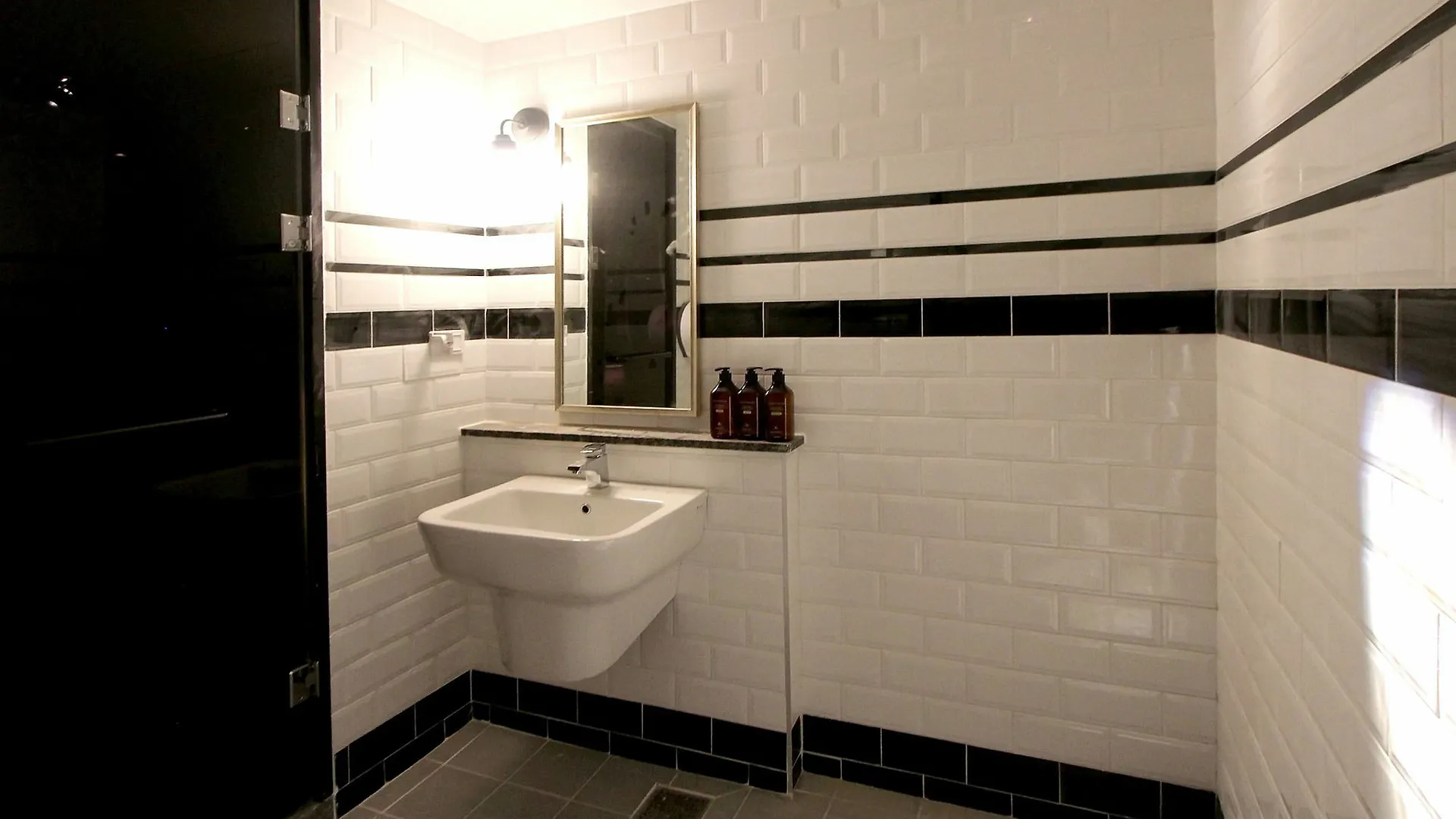Londoner Hotel Busan 2*,